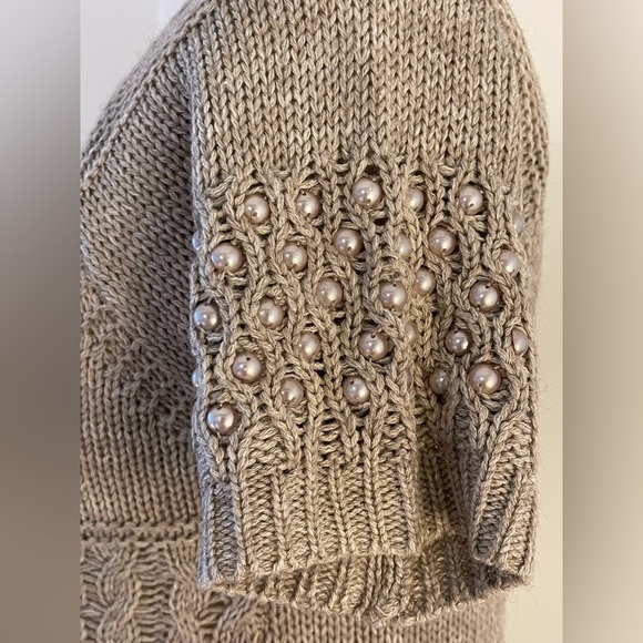 Studio JPR *Like New* Tan Knit Short Sleeve Top, Pearl Detail | Size PM - Picture 4 of 13